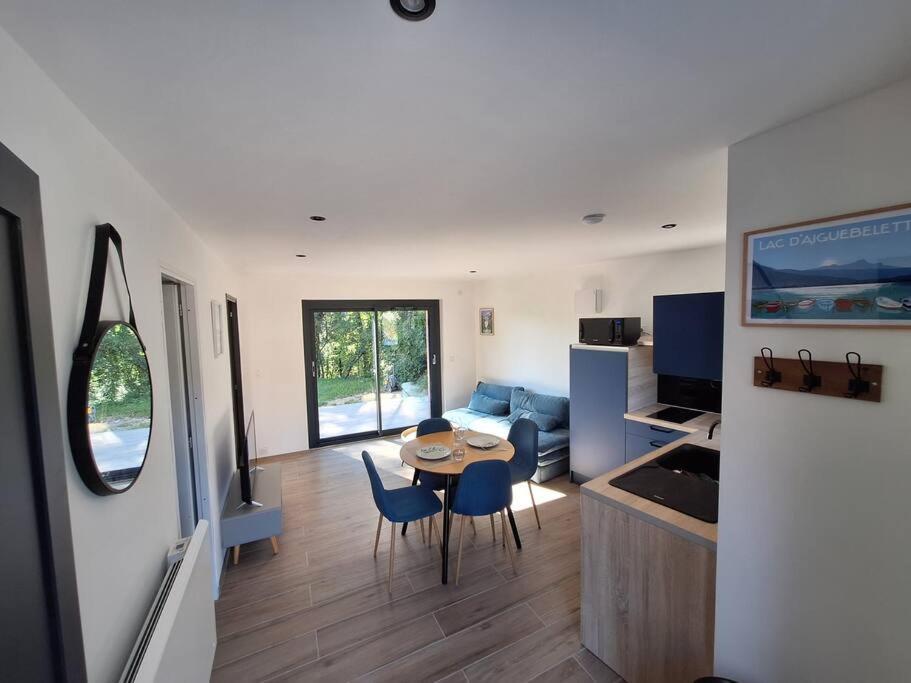 Logement Neuf A 2 Pas Du Lac La Bridoire Exterior foto
